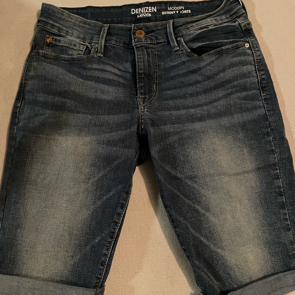 Levi’s capri shorts